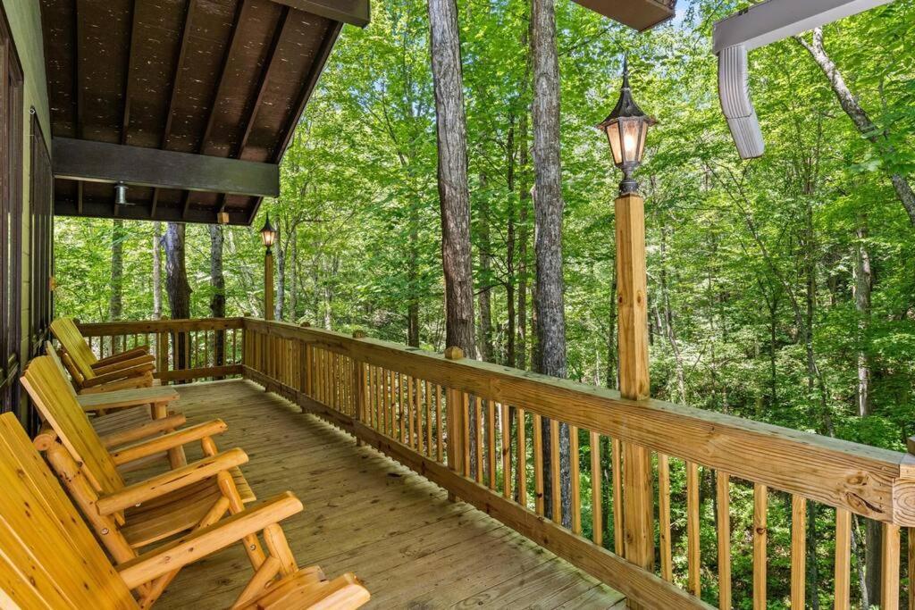 Bourbon Hollow Lodge With Hot Tub And Pool Plus Game Room Only 5 Min To Downtown Гетлинбург Екстериор снимка