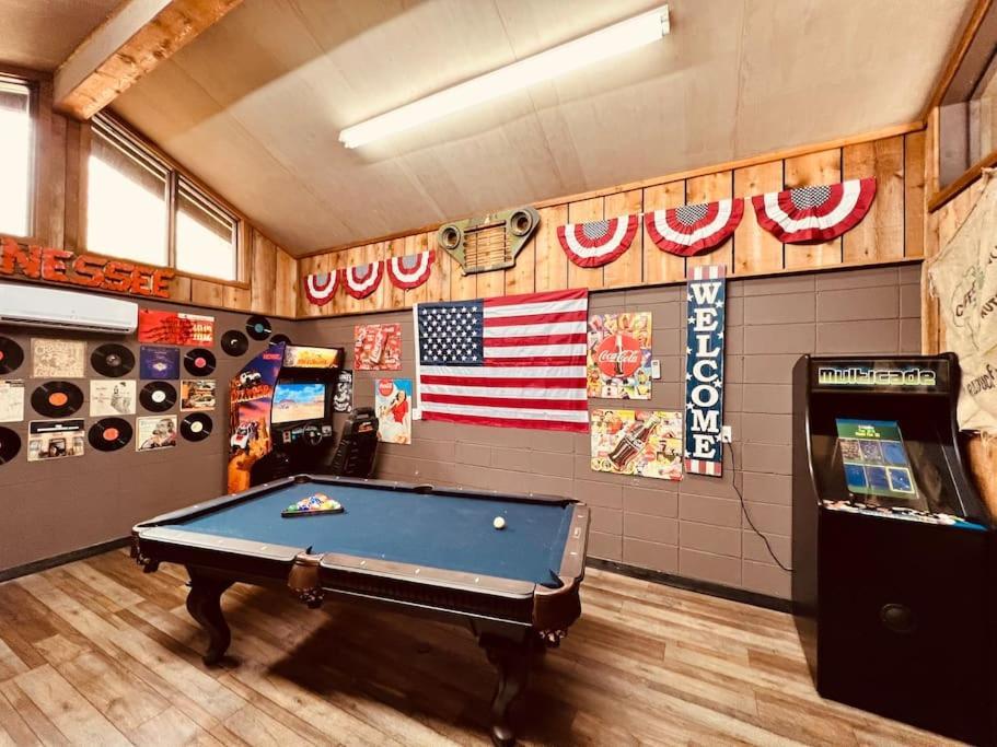 Bourbon Hollow Lodge With Hot Tub And Pool Plus Game Room Only 5 Min To Downtown Гетлинбург Екстериор снимка